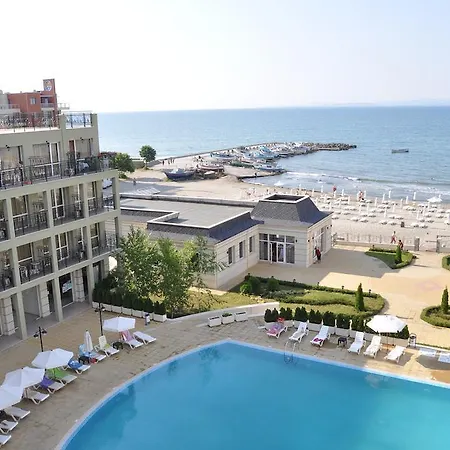 Private 1st Line 아파트