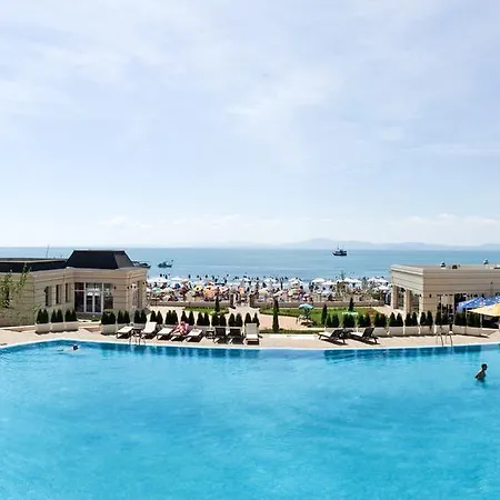 Private 1st Line 아파트 포마리