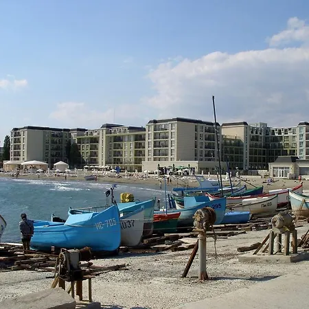 Private 1st Line 아파트 포마리