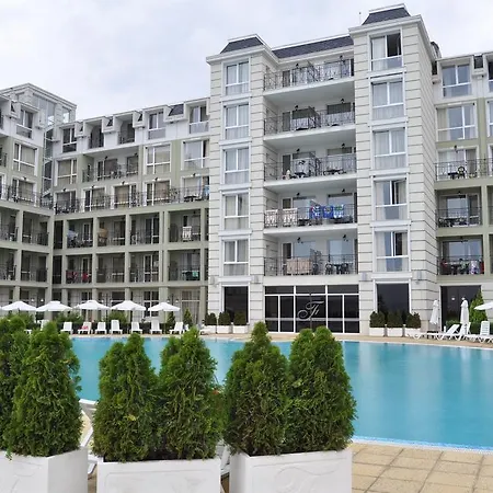 Private 1st Line 아파트