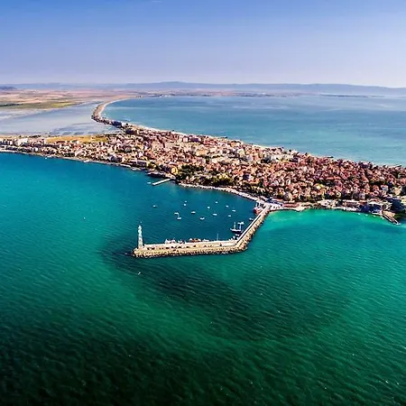 Private 1st Line 아파트 포마리